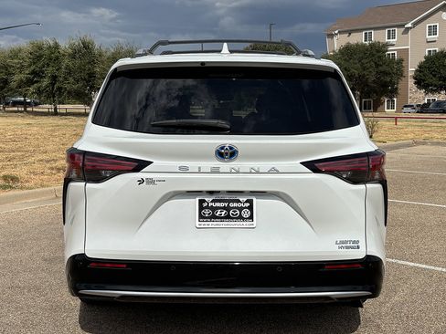 Certified 2023 Toyota Sienna Limited FWD image 23