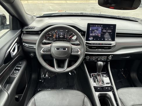 Used 2024 Jeep Compass Trailhawk image 19