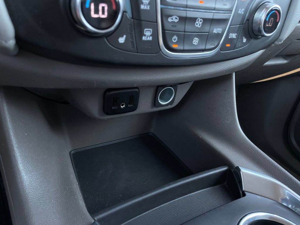 Used 2019 Chevrolet Traverse LT w/ LT Premium Package AWD/4WD image 19