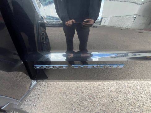 Used 2018 Jeep Grand Cherokee Laredo image 24