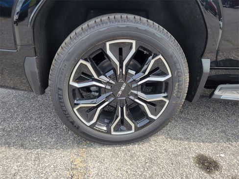 New 2025 GMC Sierra EV Denali image 4