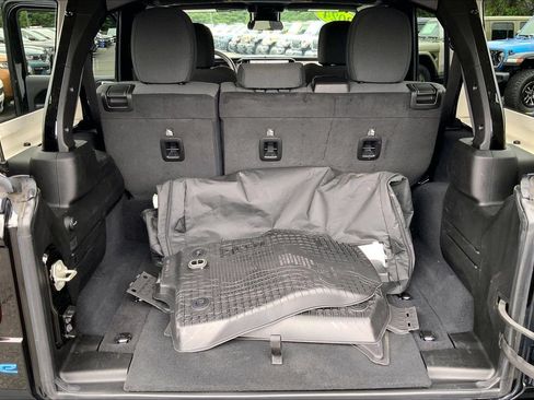 Certified 2024 Jeep Wrangler Unlimited AWD/4WD image 30
