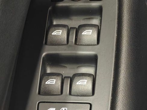 Used 2023 Volvo XC60 B5 Plus image 41