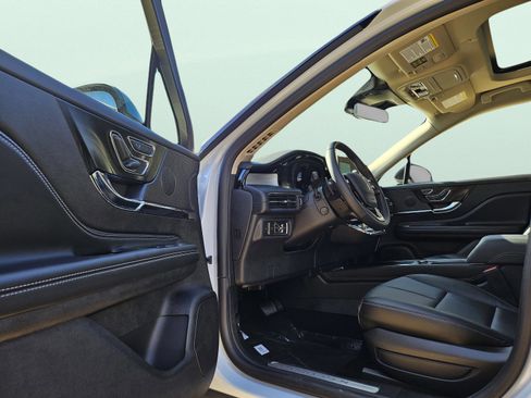 New 2026 Lincoln Corsair Premiere image 10