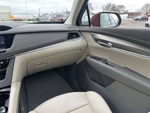 Certified 2022 Cadillac XT5 Premium Luxury image 32