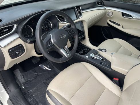 Used 2019 INFINITI QX50 Essential w/ Premium Audio Package FWD image 10
