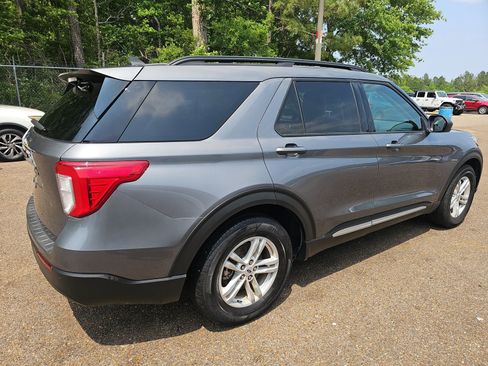 Used 2023 Ford Explorer XLT RWD image 5