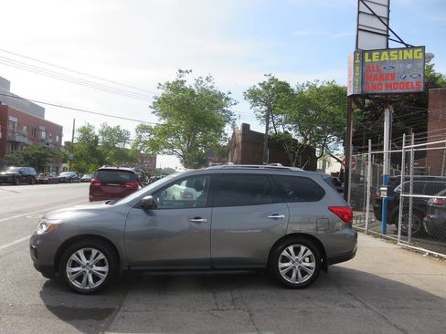 Used 2018 Nissan Pathfinder SL w/ SL Premium Package AWD/4WD image 7