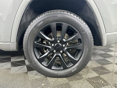 Used 2019 Jeep Grand Cherokee Altitude image 35