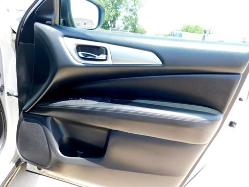 Used 2018 Nissan Pathfinder SL image 19