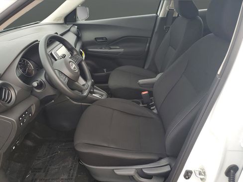 New 2025 Nissan Kicks Play S image 5