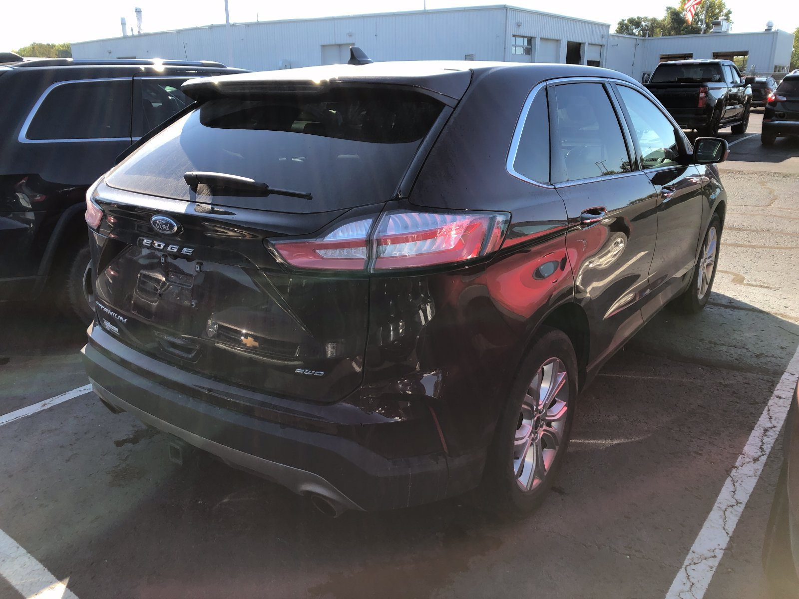 Used 2021 Ford Edge Titanium w/ Class II Trailer Tow Package AWD/4WD image 4