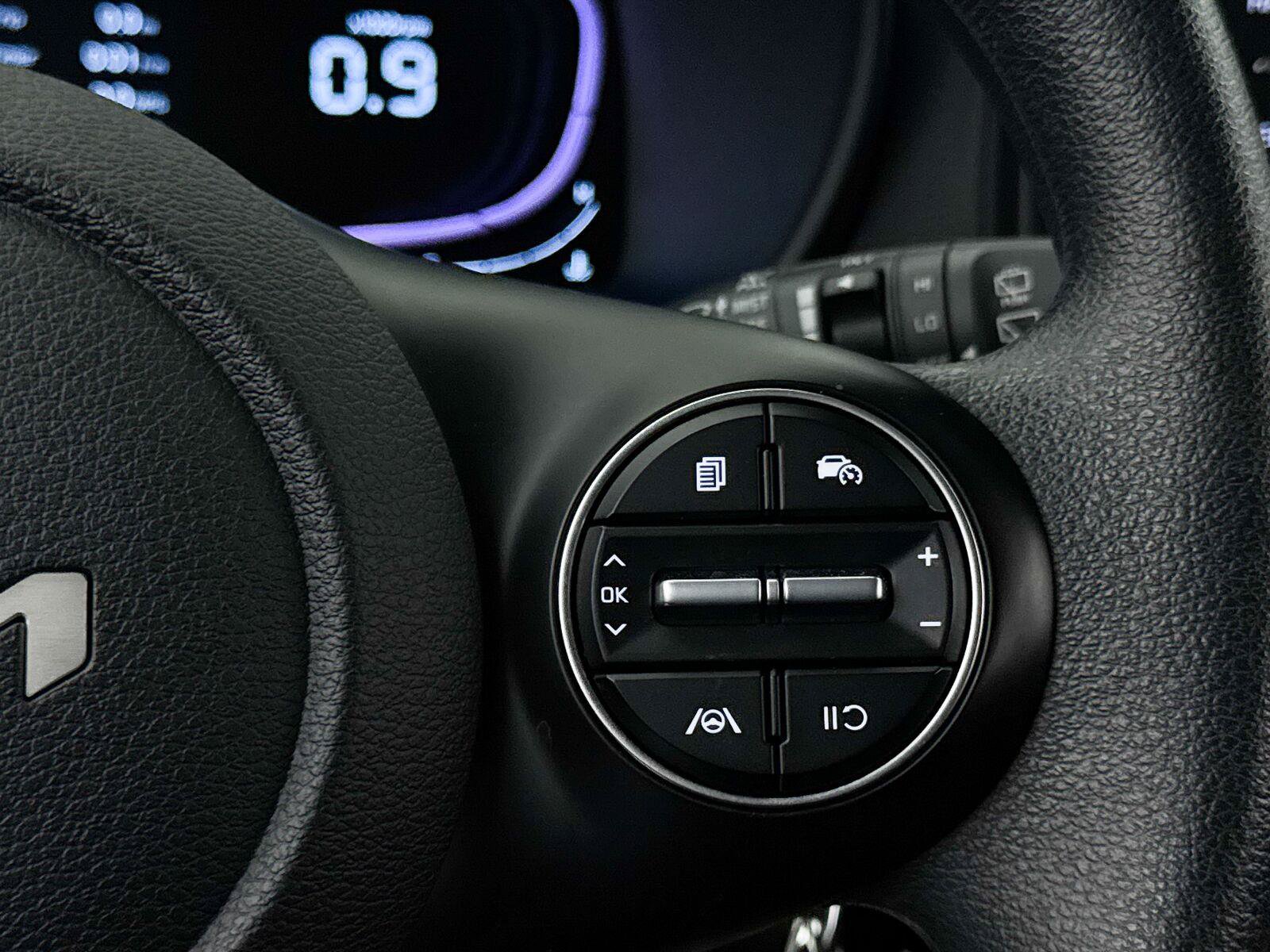 Used 2025 Kia Soul LX w/ LX Technology Package FWD image 33