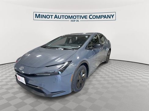 Used 2025 Toyota Prius LE FWD image 5