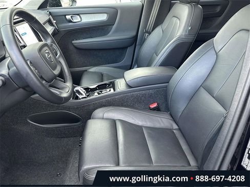 Used 2025 Volvo XC40 B5 Plus image 17