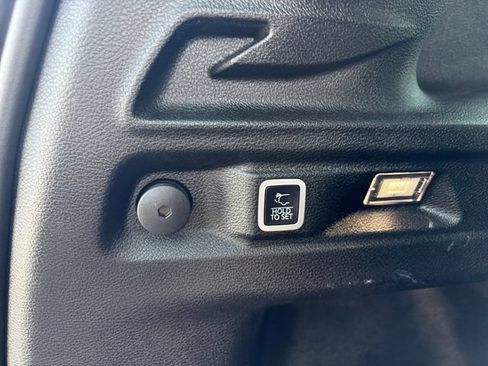 Used 2022 Jeep Grand Cherokee L Laredo w/ Luxury Tech Group I AWD/4WD image 18