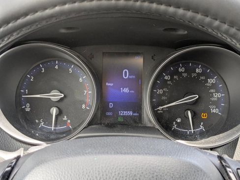 Used 2018 Toyota C-HR XLE FWD image 11