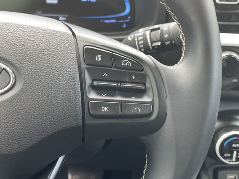 Certified 2023 Hyundai Venue Limited FWD image 14
