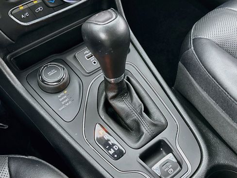 Used 2022 Jeep Cherokee Latitude Lux image 16