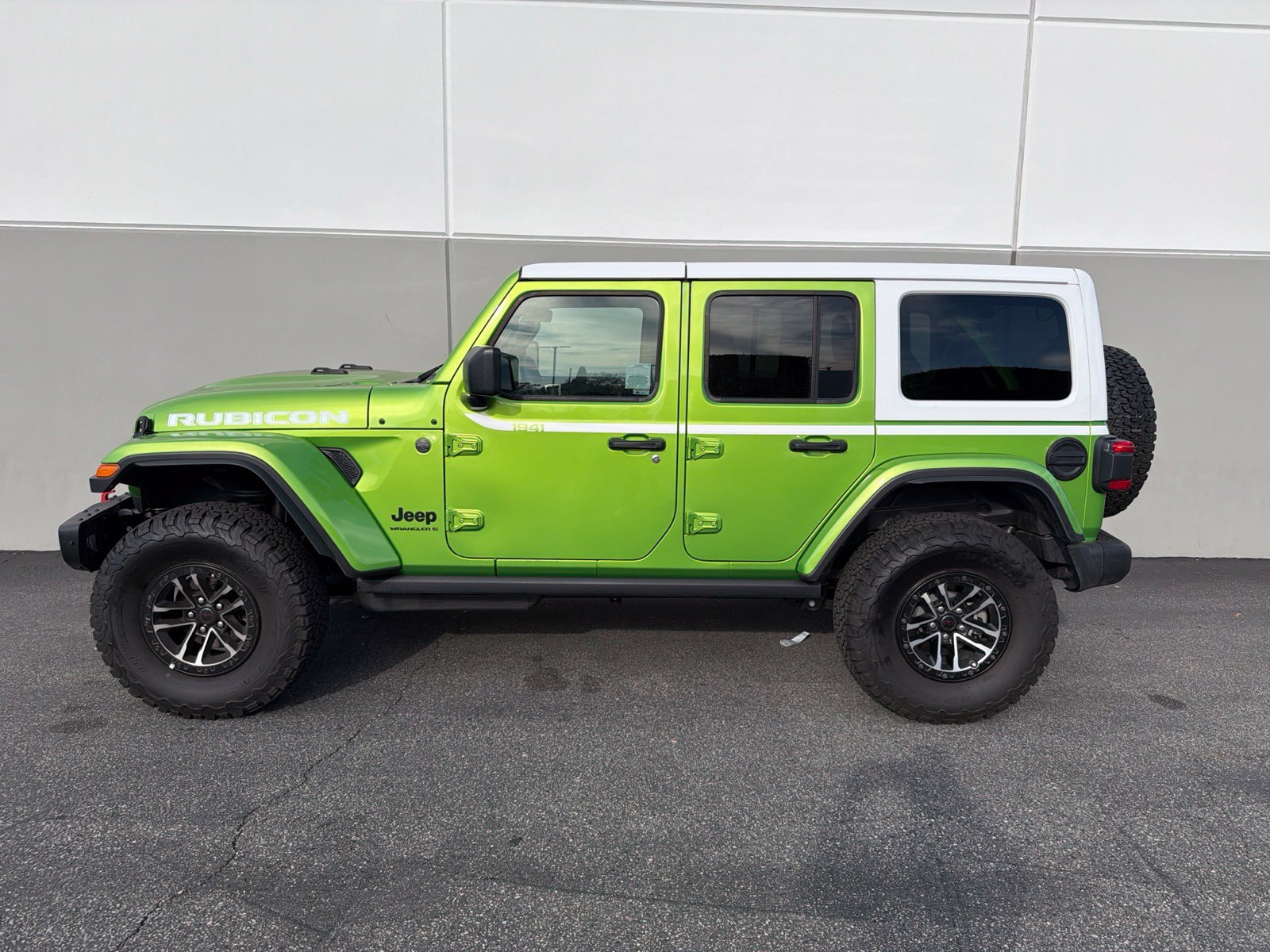Used 2026 Jeep Wrangler Unlimited Rubicon AWD/4WD image 2