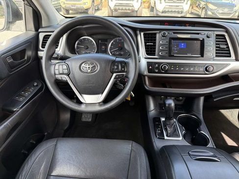 Certified 2017 Toyota Highlander LE FWD image 22