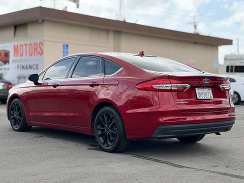 Used 2019 Ford Fusion SE FWD image 13