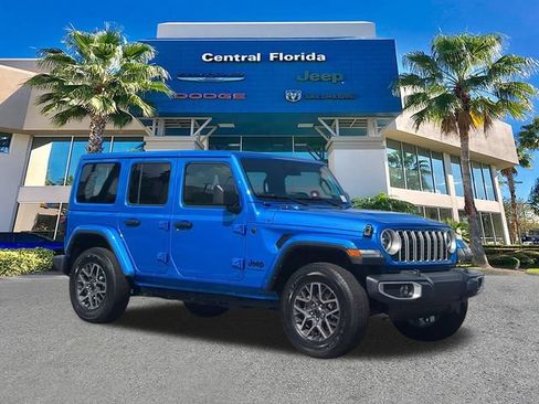 Used 2025 Jeep Wrangler Unlimited Sahara w/ Safety Group AWD/4WD image 2