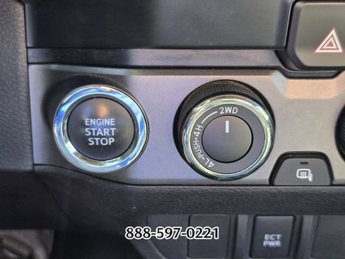 Used 2022 Toyota Tacoma TRD Off-Road AWD/4WD image 27