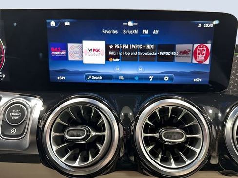 Used 2025 Mercedes-Benz GLB 250 4MATIC image 23