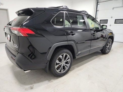 Used 2022 Toyota RAV4 XLE Premium image 6