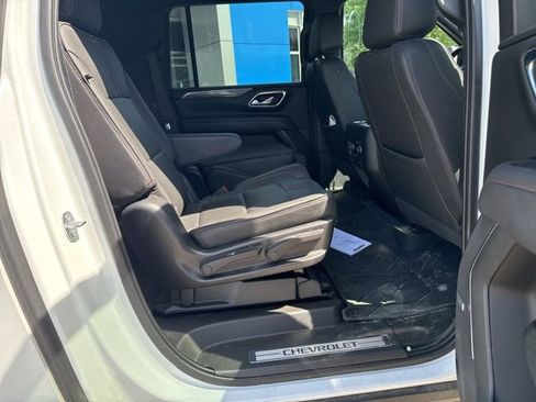 Used 2022 Chevrolet Suburban RST w/ Luxury Package AWD/4WD image 15