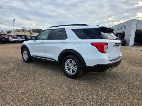 Used 2023 Ford Explorer XLT w/ Equipment Group 202A image 3
