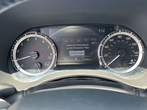 Used 2024 Toyota Highlander XLE AWD/4WD image 16