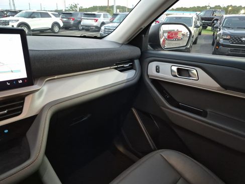 New 2025 Ford Explorer Active w/ Active Comfort Package image 21