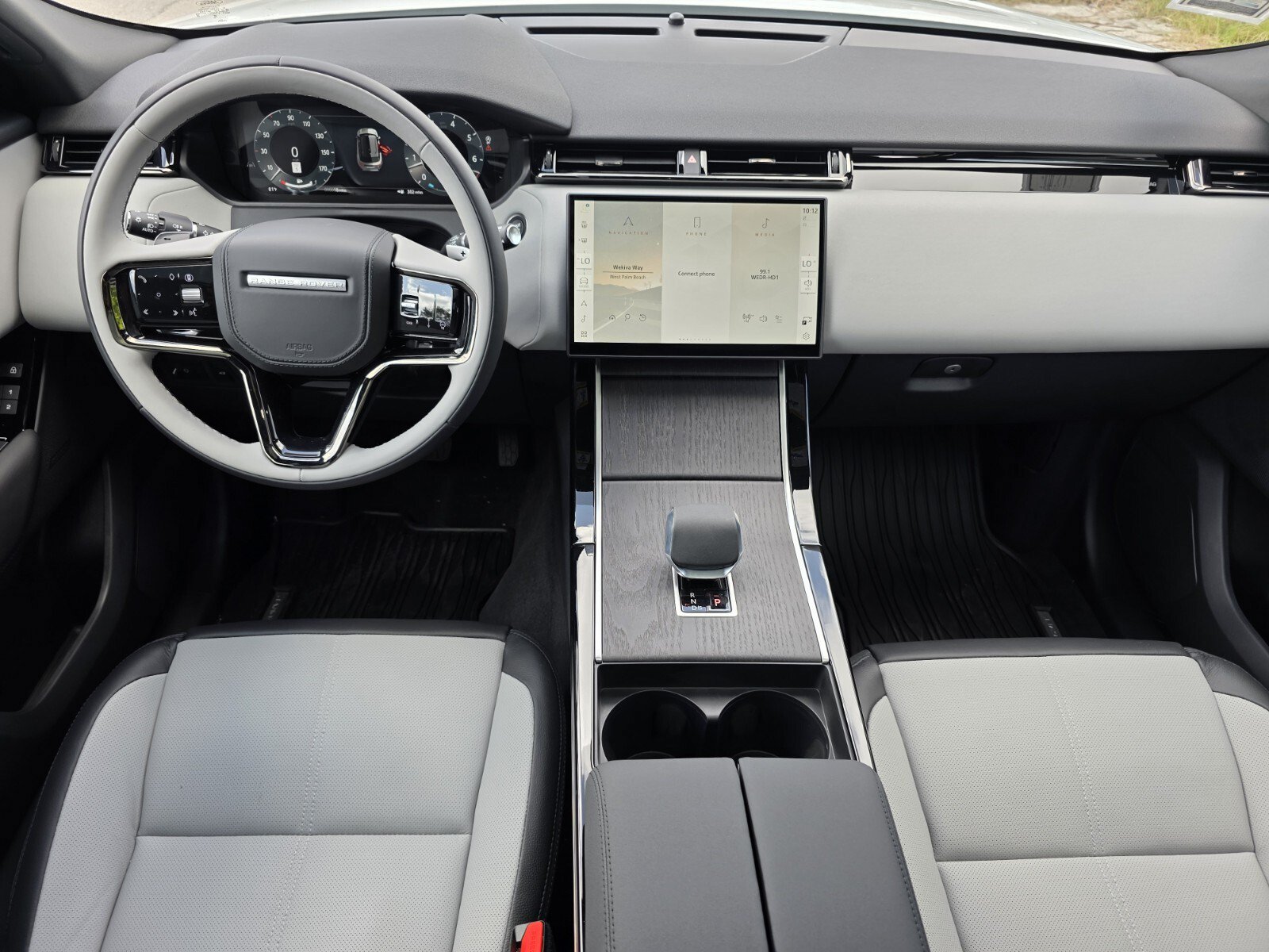 Used 2026 Land Rover Range Rover Velar S AWD/4WD image 4