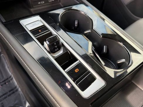 Used 2024 Volkswagen Atlas SE AWD/4WD image 29