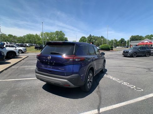 Used 2023 Nissan Rogue SV AWD/4WD image 3
