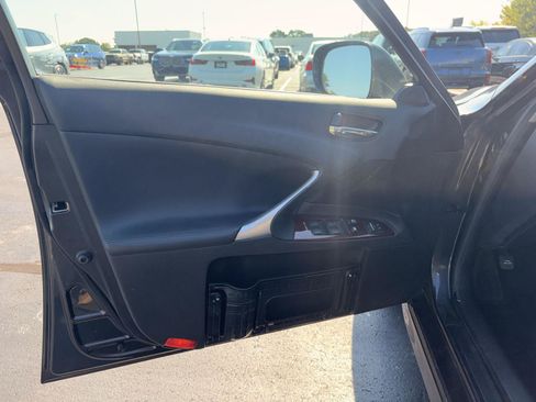 Used 2007 Lexus IS 350 w/ Premium Pkg RWD image 8