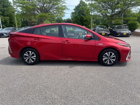 Used 2018 Toyota Prius Prime Advanced w/ Carpet Mat Package FWD image 4