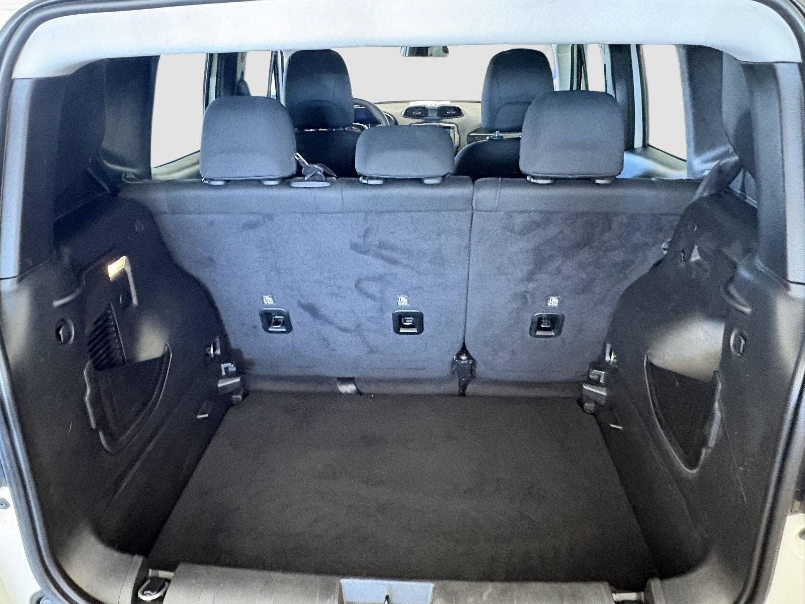 Used 2023 Jeep Renegade Latitude AWD/4WD image 19