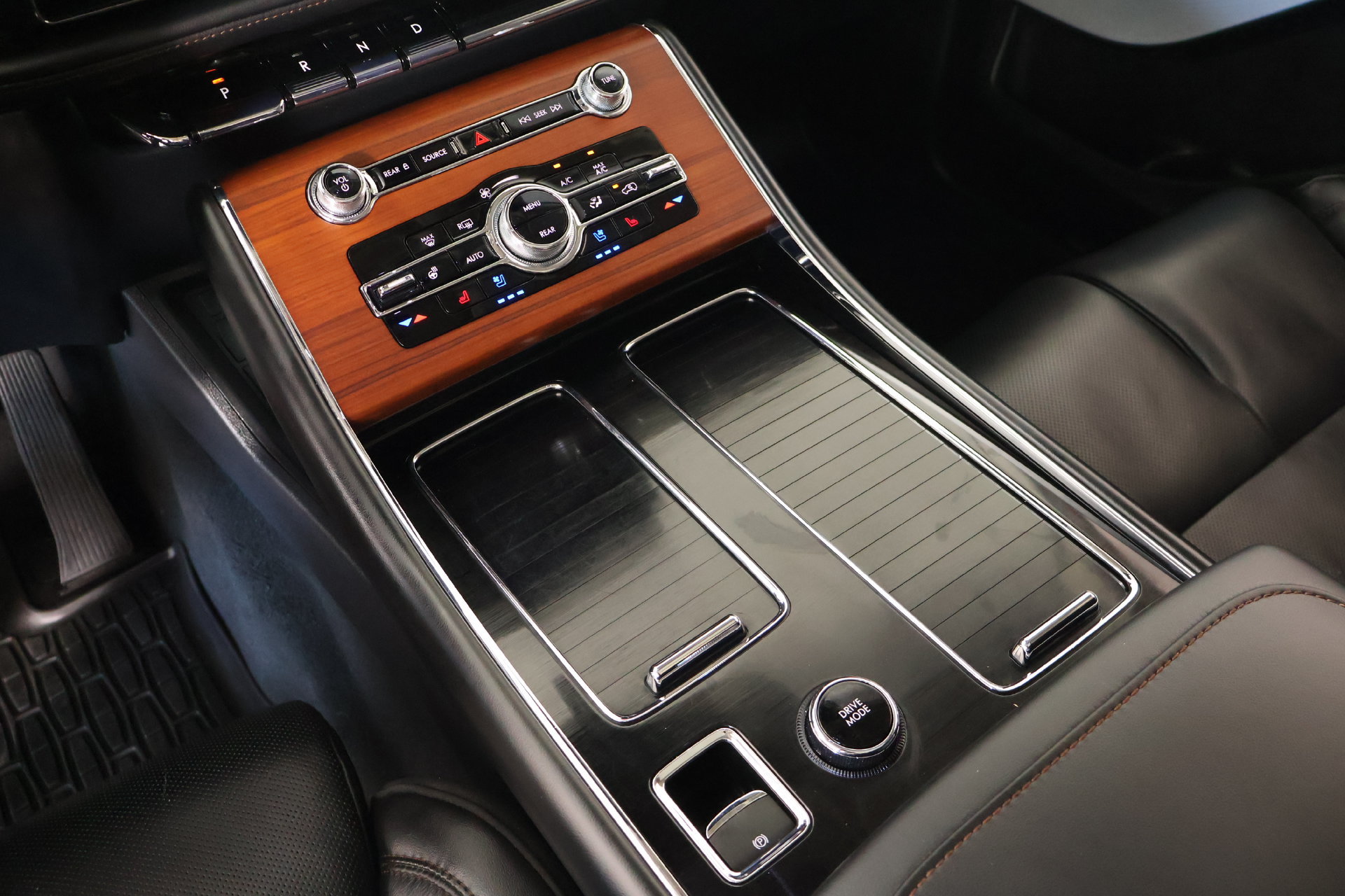 Used 2023 Lincoln Aviator Grand Touring w/ Equipment Group 301A AWD/4WD image 9