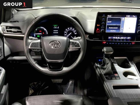 Used 2023 Toyota Sienna XSE image 5