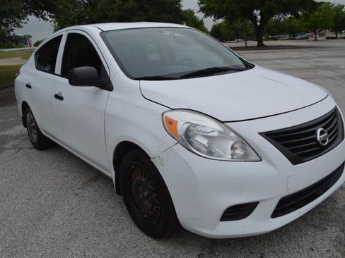 Used 2012 Nissan Versa S FWD image 2