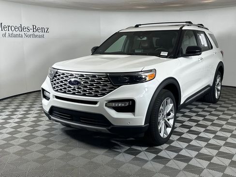 Used 2022 Ford Explorer Platinum w/ Equipment Group 601A AWD/4WD image 3