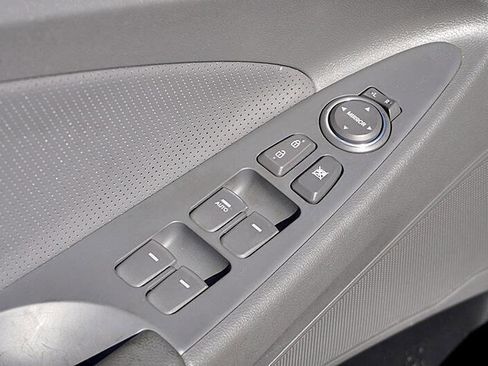 Used 2012 Hyundai Sonata Base 4dr Sedan w/ Leather Pkg image 23