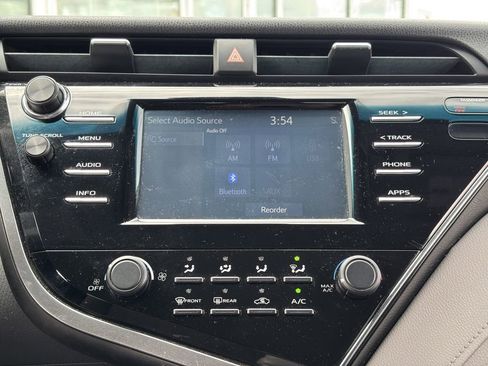 Used 2018 Toyota Camry LE image 17