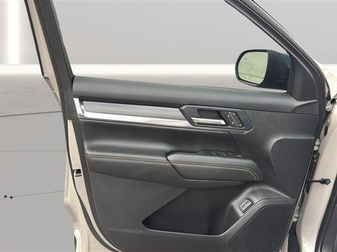 Used 2025 GMC Terrain Elevation w/ Elevation Premium Package AWD/4WD image 18