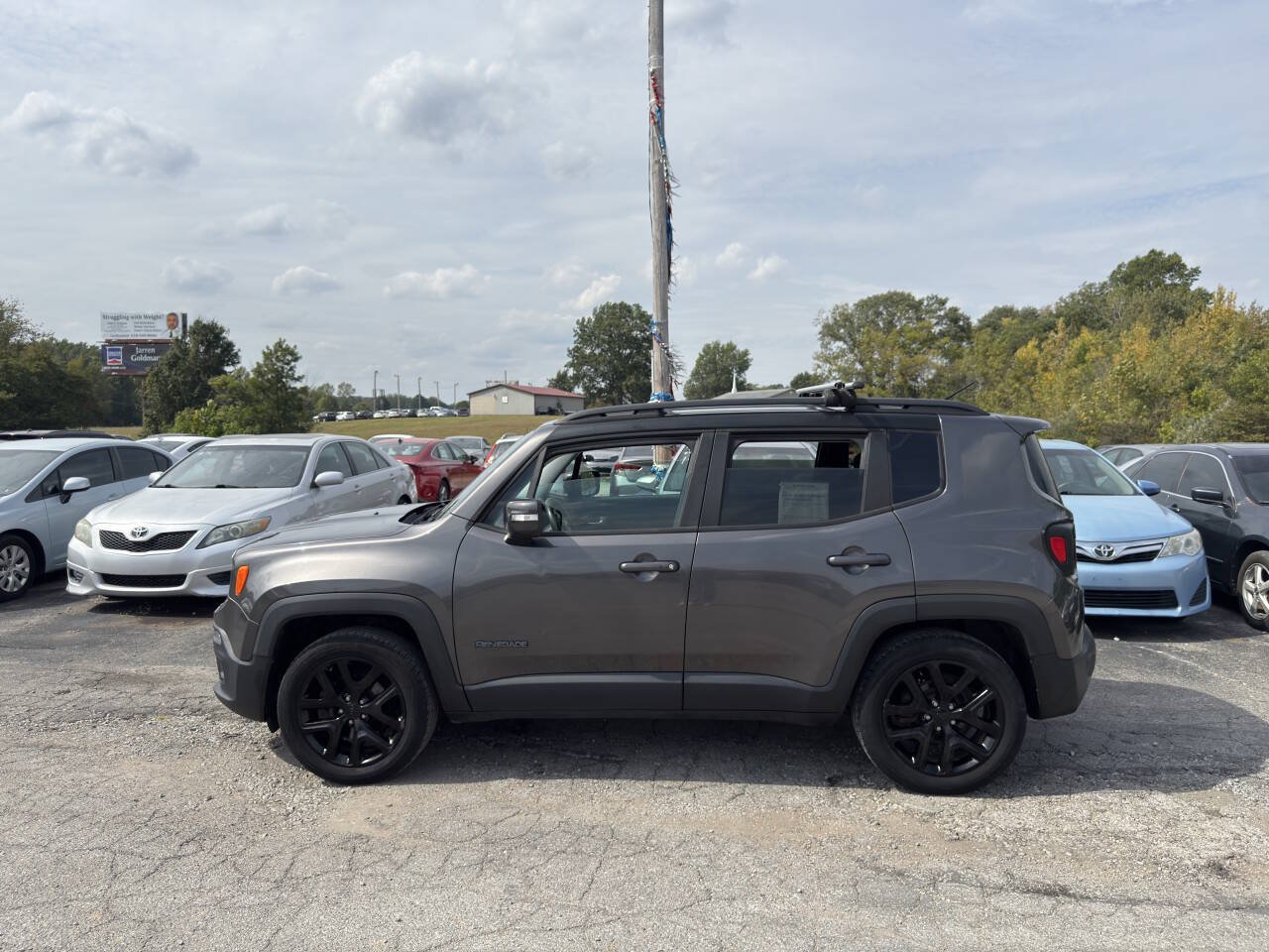 Used 2016 Jeep Renegade Latitude AWD/4WD image 3