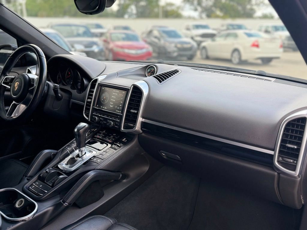 Used 2016 Porsche Cayenne AWD/4WD image 17