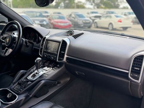Used 2016 Porsche Cayenne AWD/4WD image 17